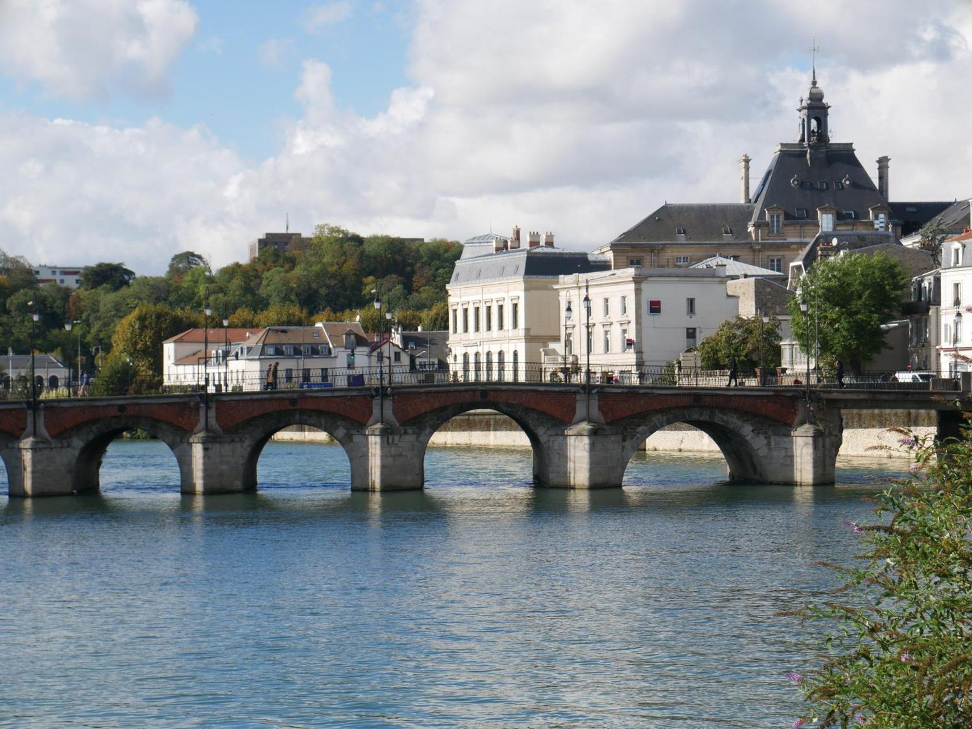 Spicy - Sejour Insolite Sur La Marne Meaux Exterior photo